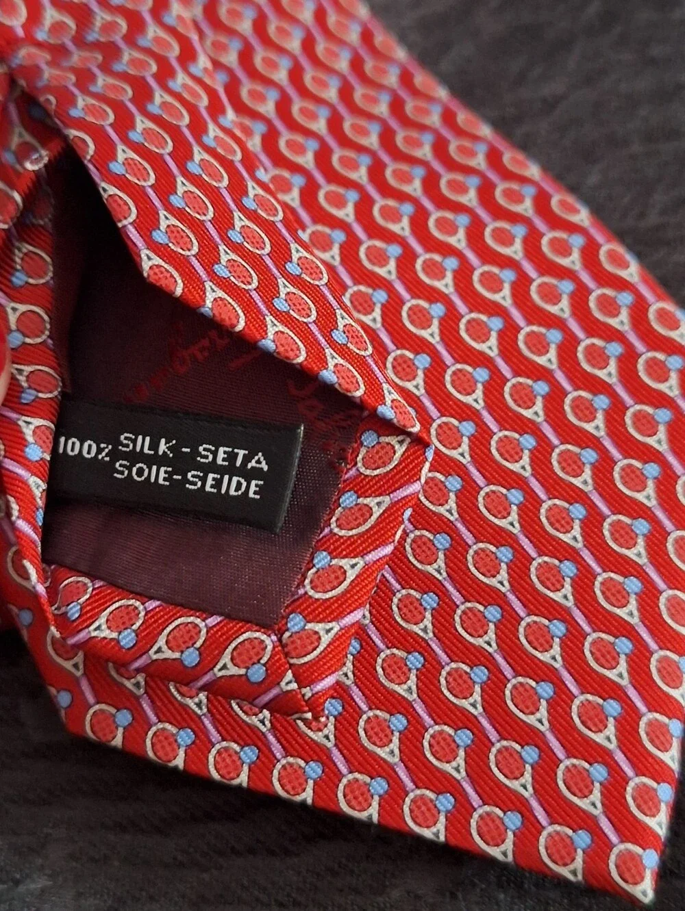 Men's Red Patterned Silk Tie - Classic Dress Accessory